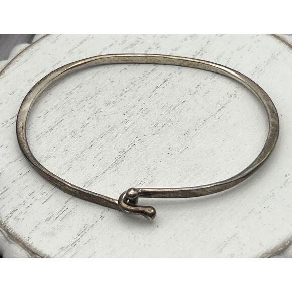 James Avery Sterling Silver Hammered Hook On Bangle Bracelet - Picture 2 of 6